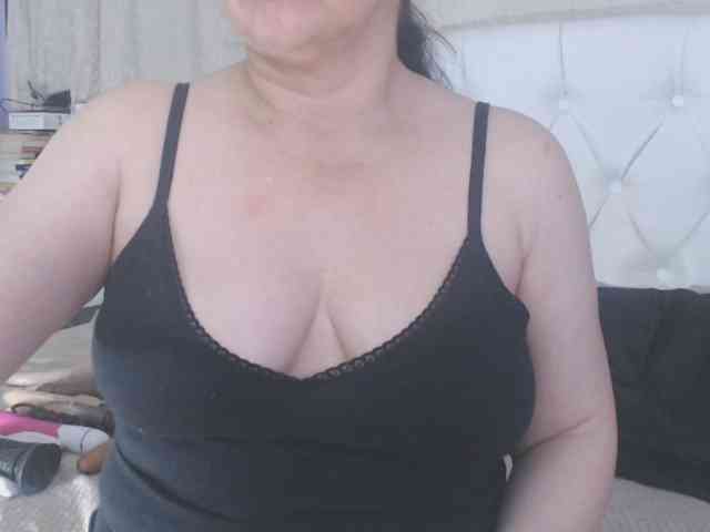 Maturepriscila webcam