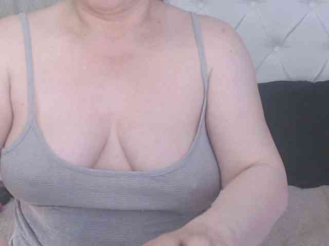 Maturepriscila webcam
