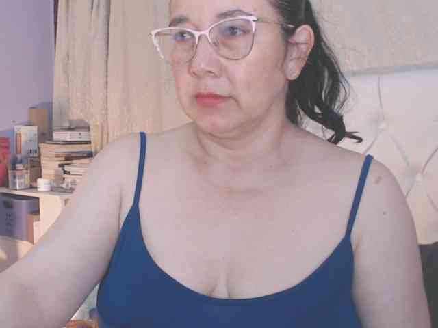 Maturepriscila webcam
