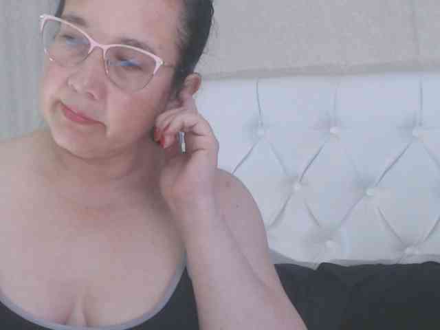 Maturepriscila webcam