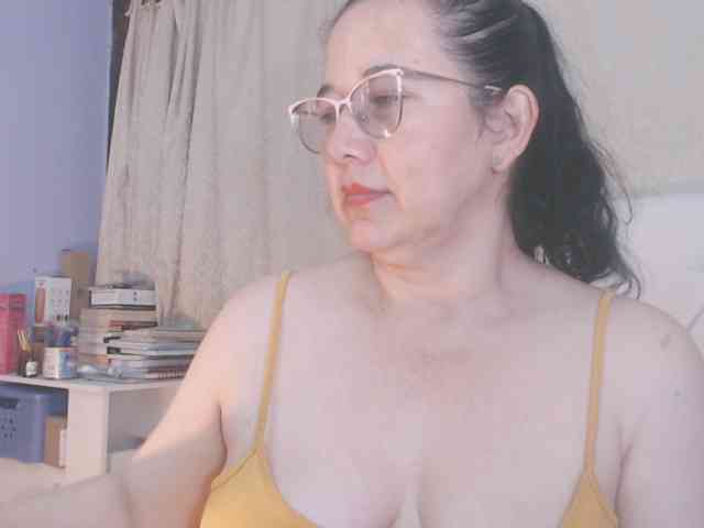 Maturepriscila webcam
