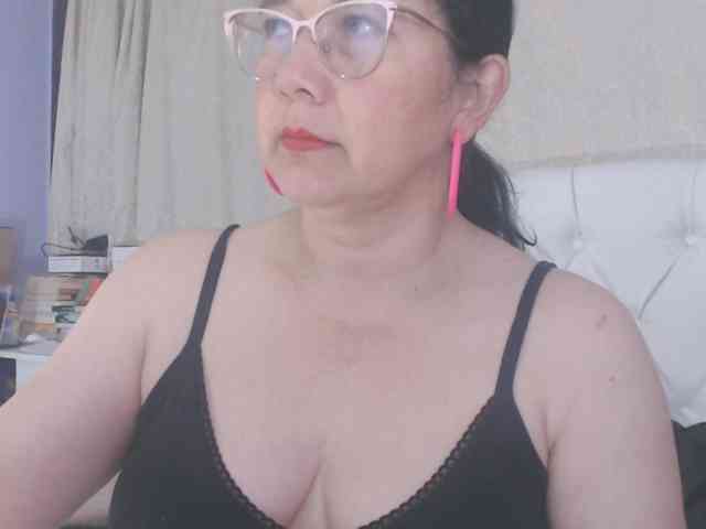 Maturepriscila webcam