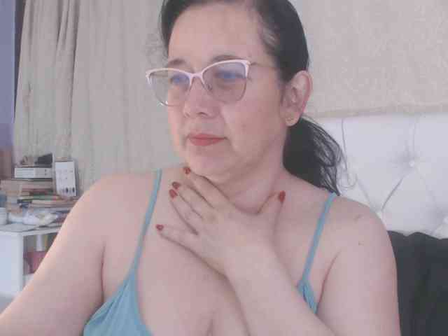 Maturepriscila webcam