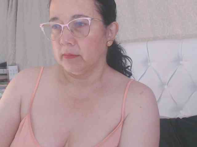 Maturepriscila webcam