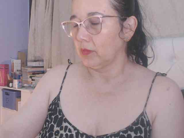 Maturepriscila webcam
