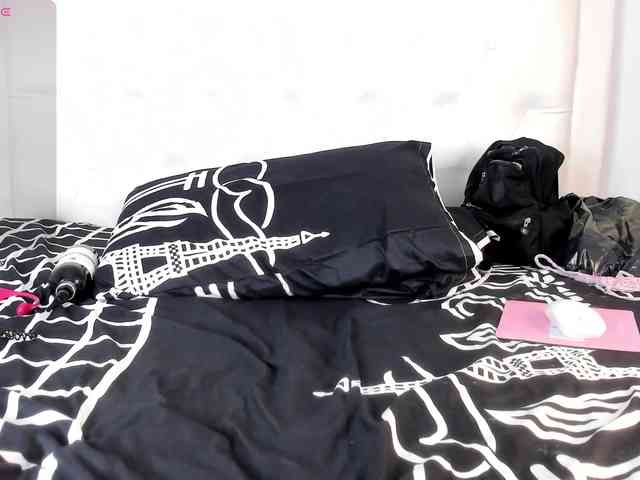 Lovely-Allison webcam