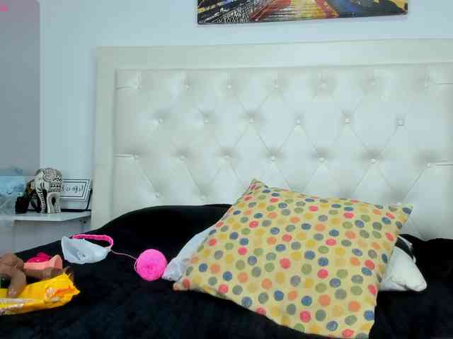 Lovely-Allison webcam