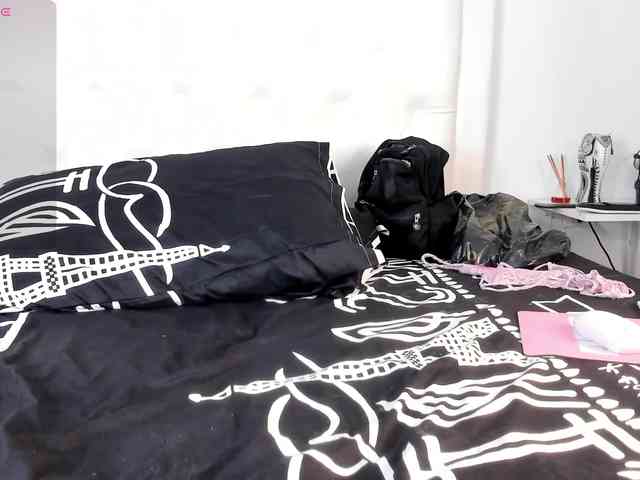 Lovely-Allison webcam