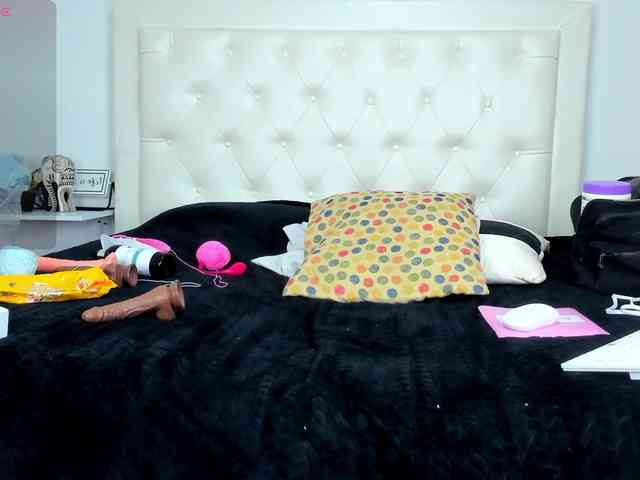 Lovely-Allison webcam