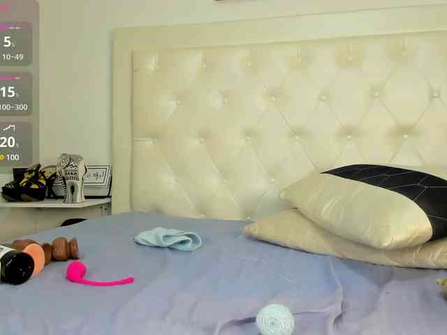 Lovely-Allison webcam
