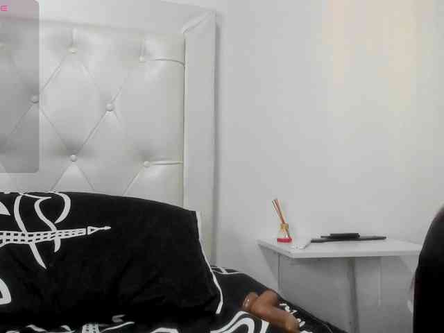 Lovely-Allison webcam