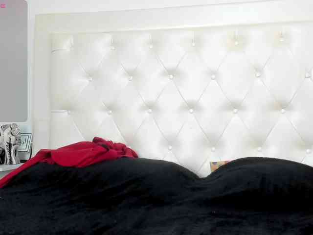 Lovely-Allison webcam