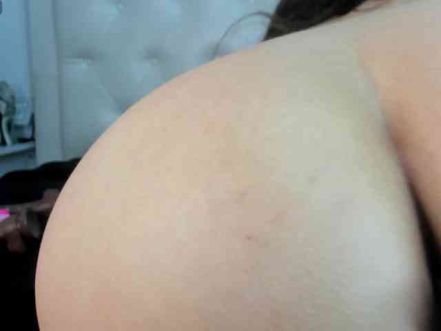 Lovely-Allison webcam