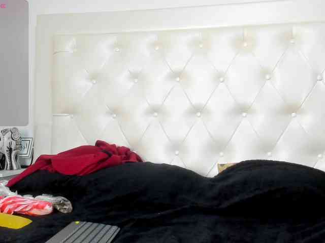Lovely-Allison webcam