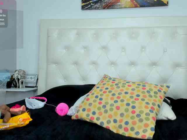 Lovely-Allison webcam