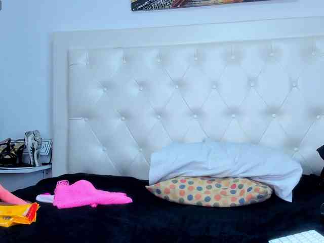 Lovely-Allison webcam