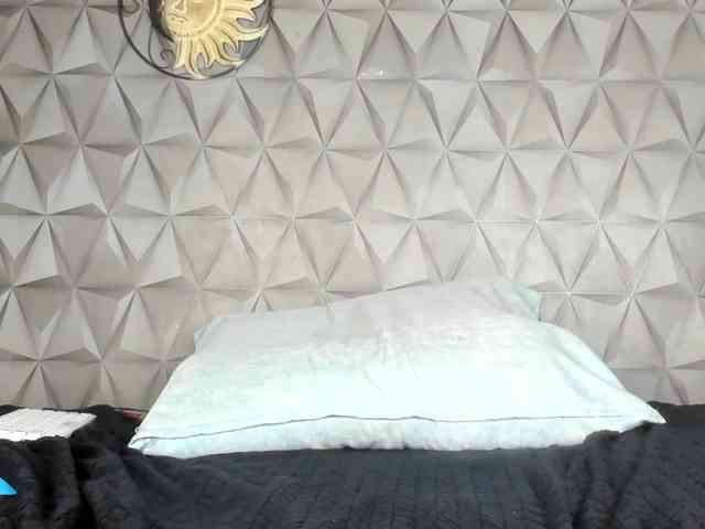 Mollys-Charm777 webcam