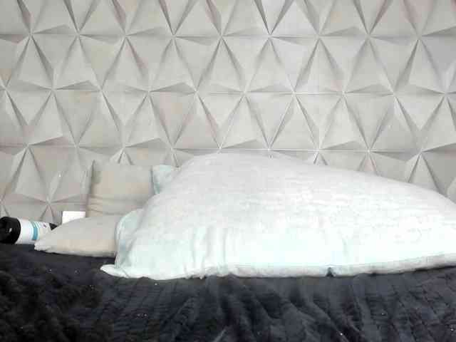 Mollys-Charm777 webcam