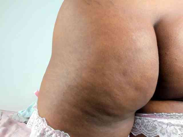 Mollys-Charm777 Live Webcam on BongaCams