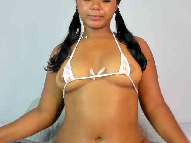 Mollys-Charm777 webcam