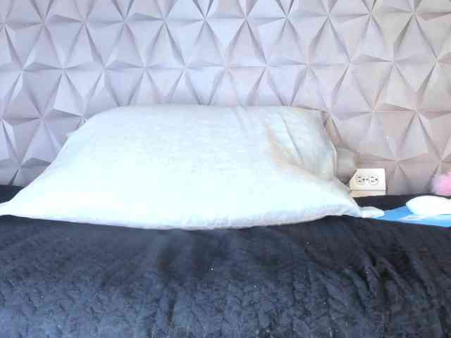 Mollys-Charm777 webcam