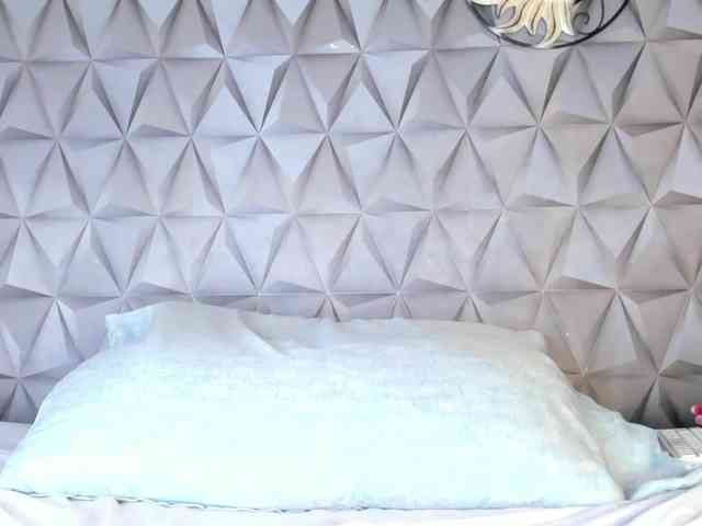 Mollys-Charm777 webcam