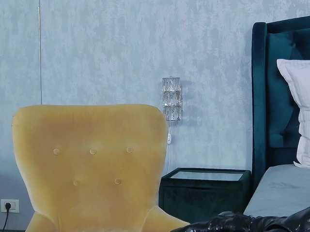 NataliaCristal's BongaCams show and profile