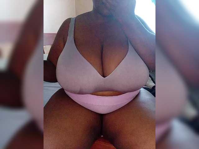 BustyDee Live Cam on BongaCams and RICams