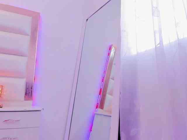 miaqueen021 webcam