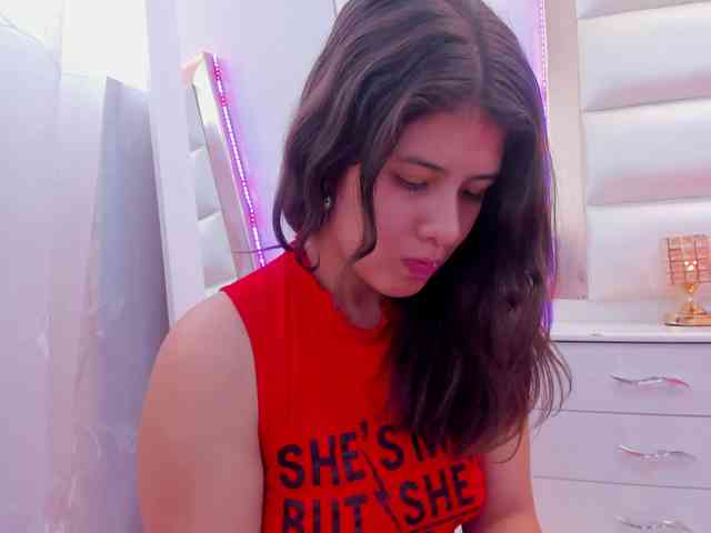 miaqueen021 webcam