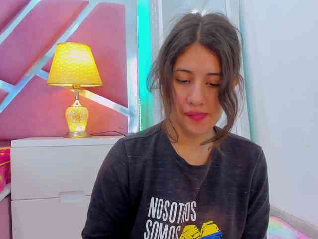 miaqueen021 webcam