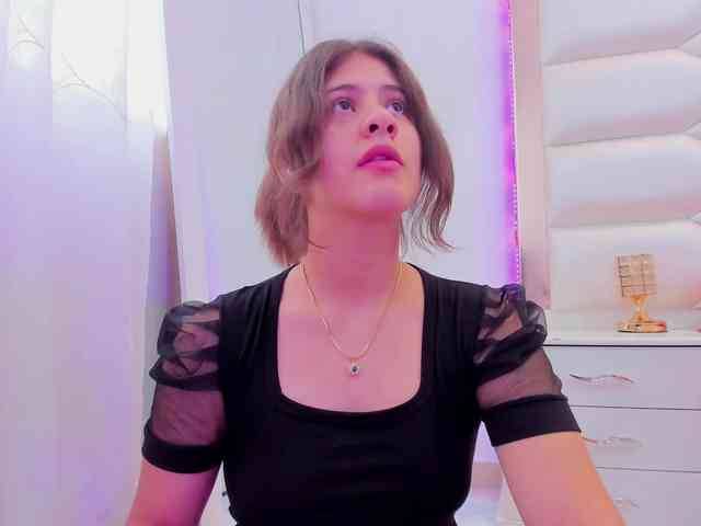 miaqueen021 webcam