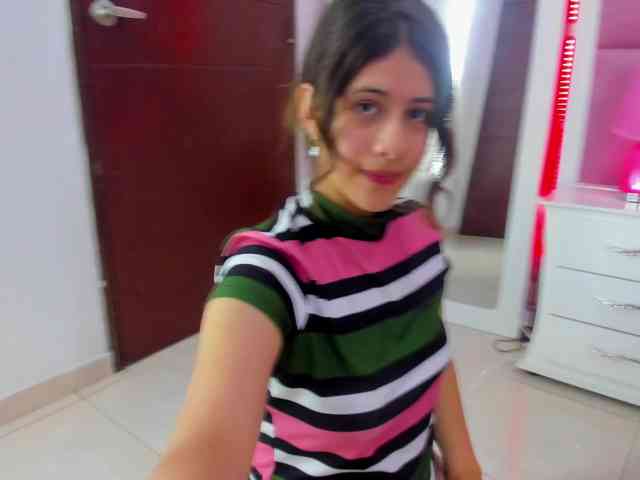 miaqueen021 webcam