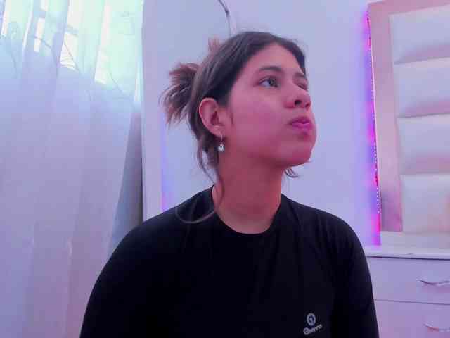 miaqueen021 webcam