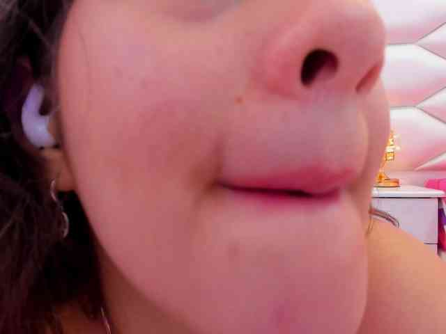 miaqueen021 webcam