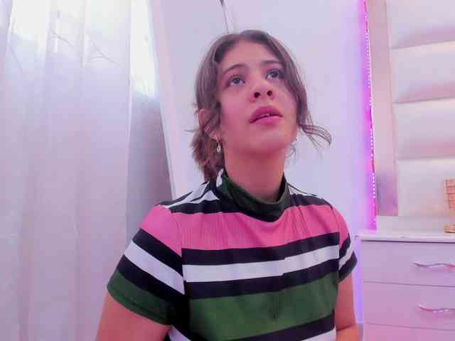 miaqueen021 webcam