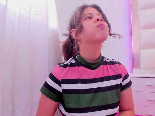 miaqueen021 webcam