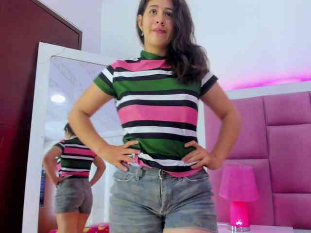 miaqueen021 webcam
