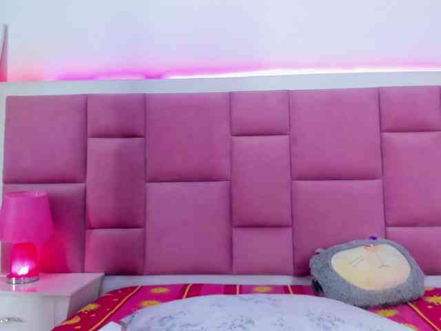 miaqueen021 webcam