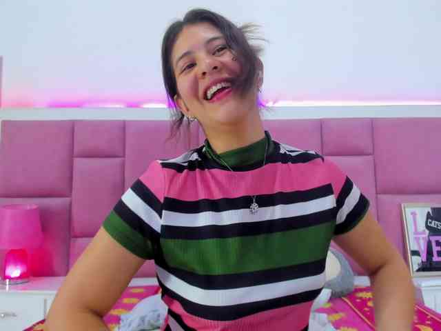 miaqueen021 webcam