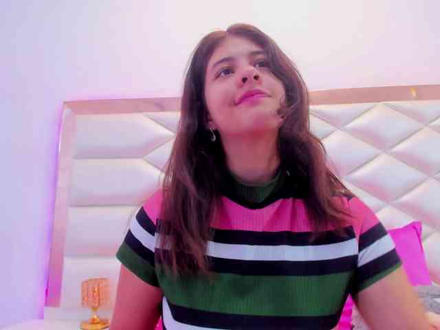 miaqueen021 webcam
