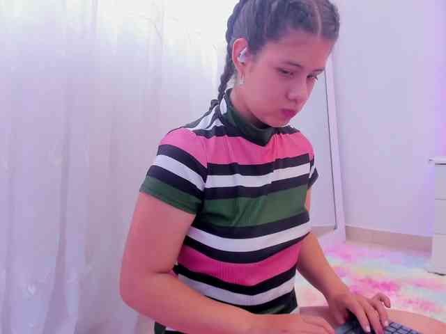 miaqueen021 webcam