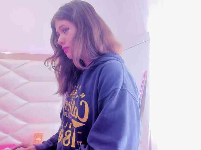 miaqueen021 webcam