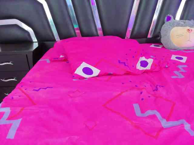 miaqueen021 webcam