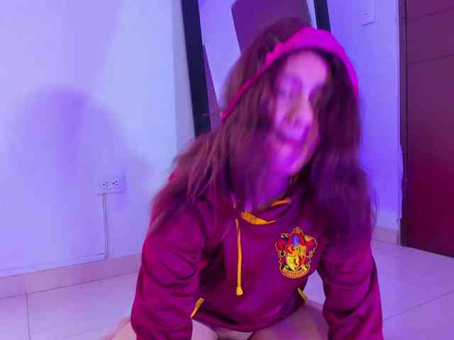 miaqueen021 webcam