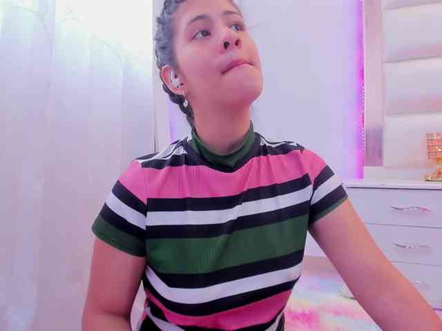 miaqueen021 webcam