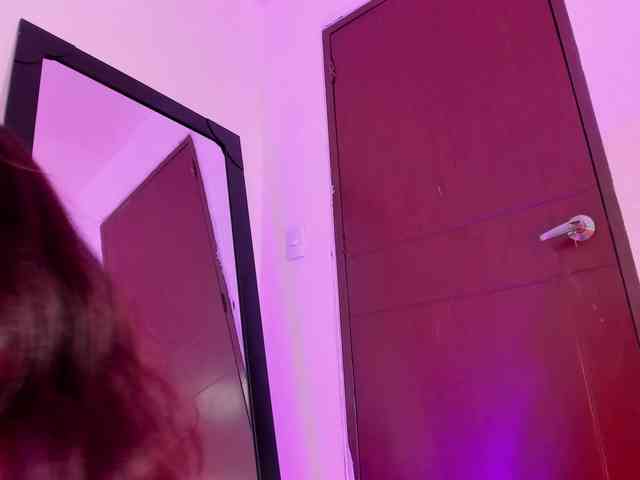 miaqueen021 webcam