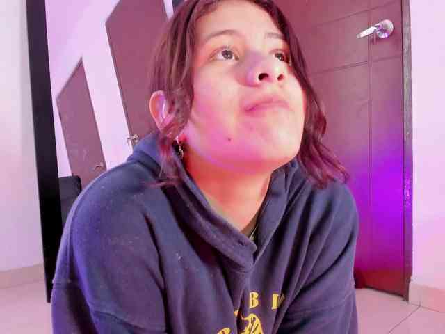 miaqueen021 webcam