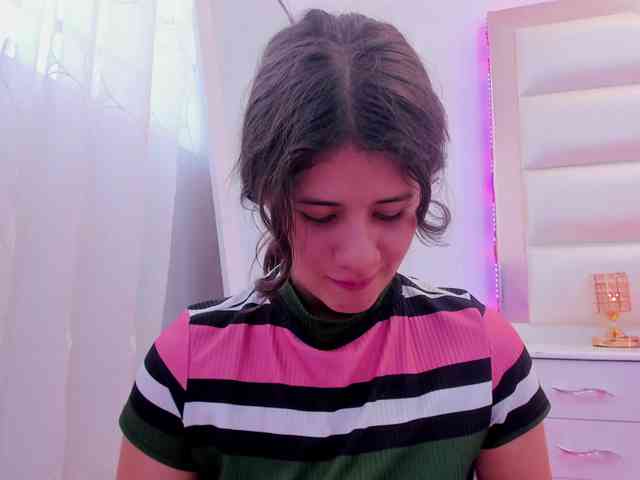 miaqueen021 webcam