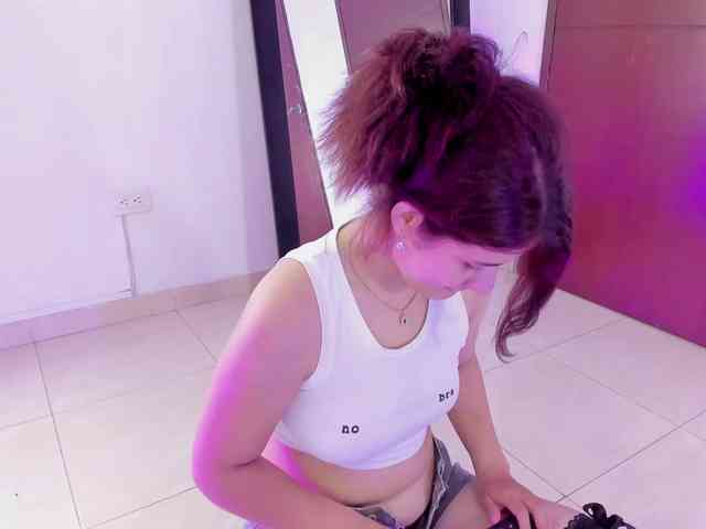 miaqueen021 webcam